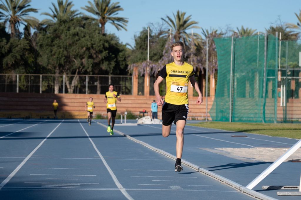 'Comparte Maratón Valencia' renueva el tartán del Estadi del Túria